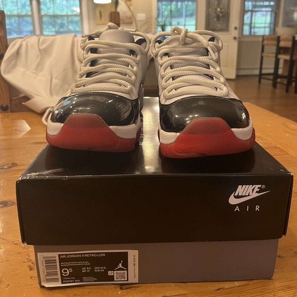 Nike Jordan 11s Retro Low - Picture 2 of 4